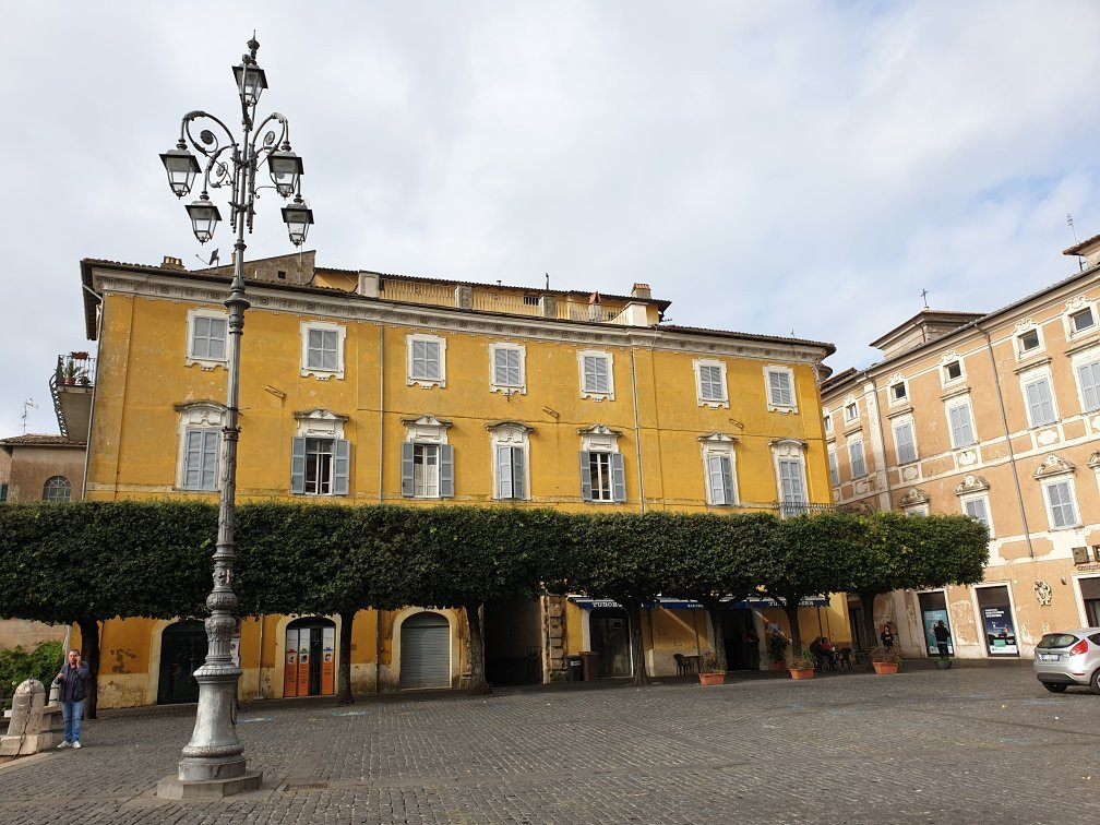 Piazza Cavour-Anagni必去景点