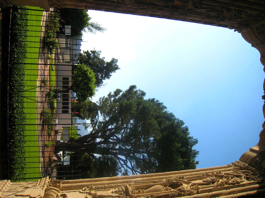 Portal of the Folded Wing景点图片