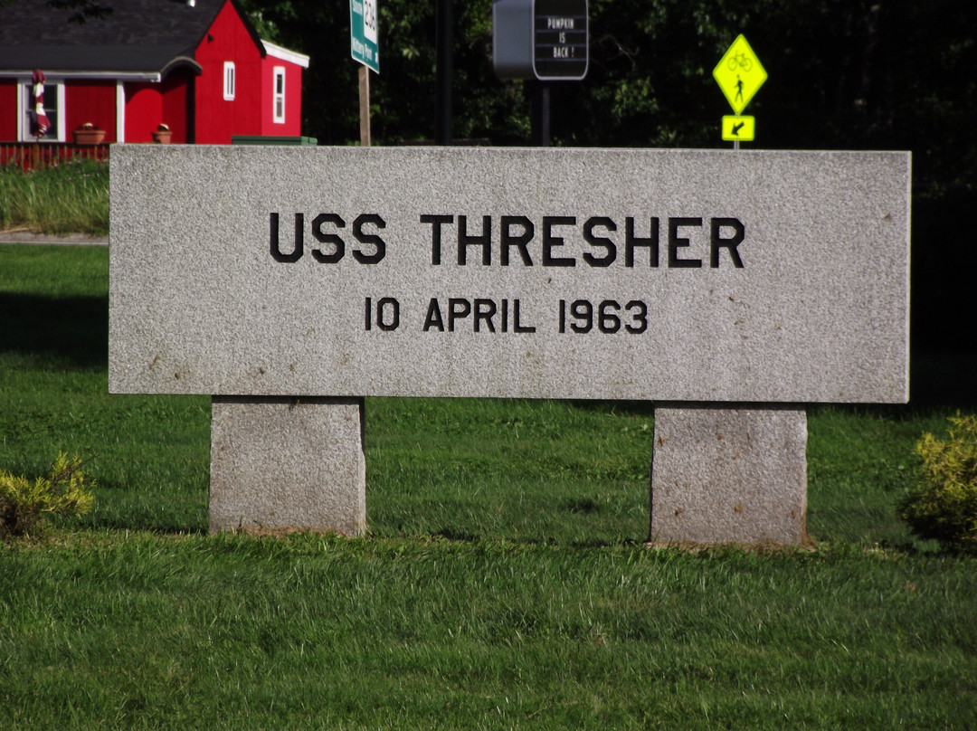 Uss Thresher Memorial Flagpole景点图片