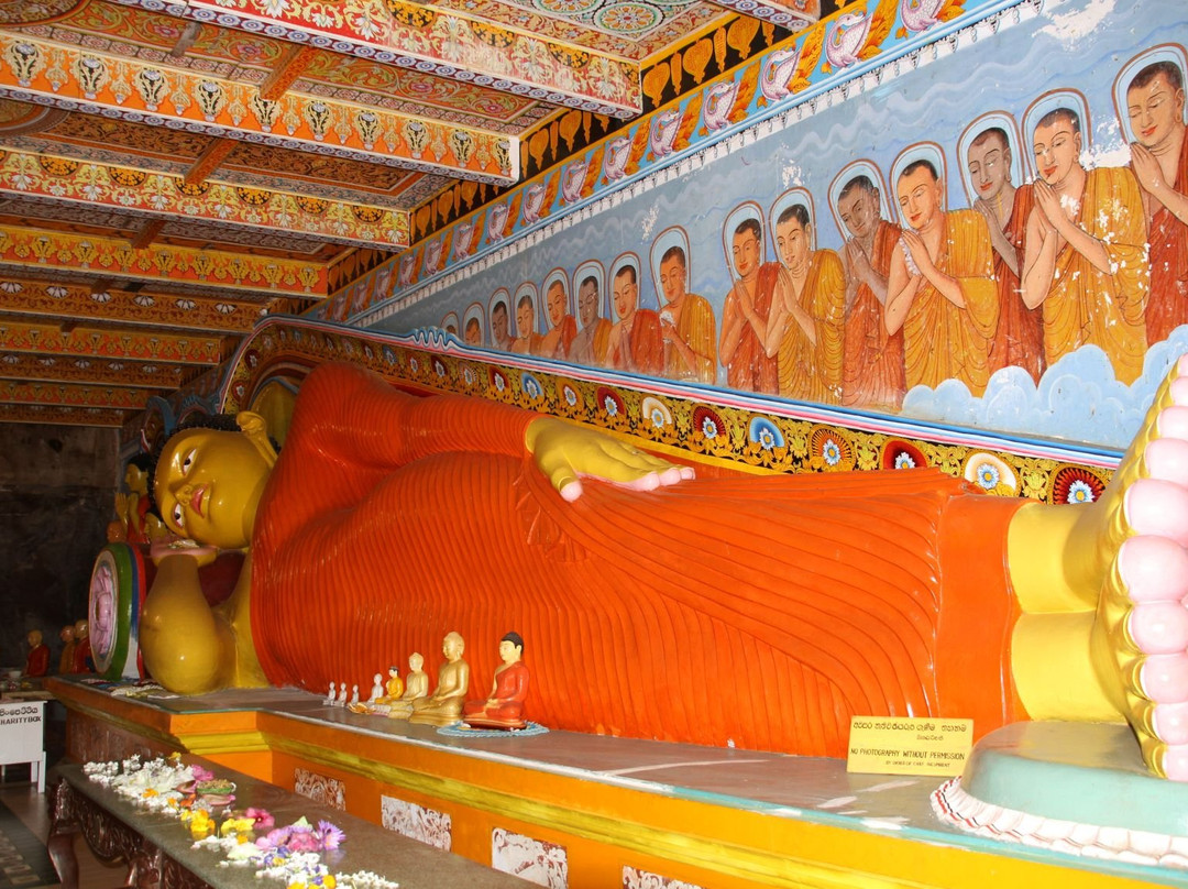 Isurumuniya Temple景点图片