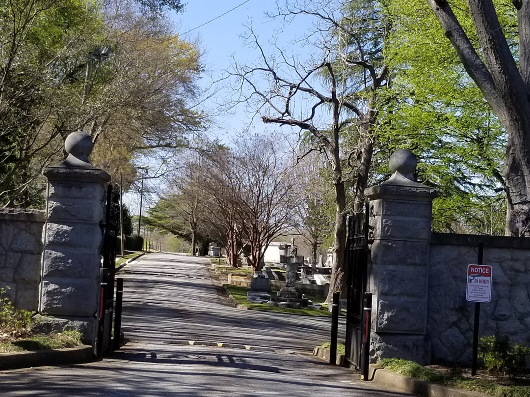 Oakwood Cemetary景点图片