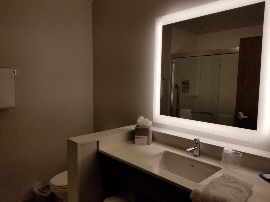 Holiday Inn Express & Suites Springfield North By IHG主图