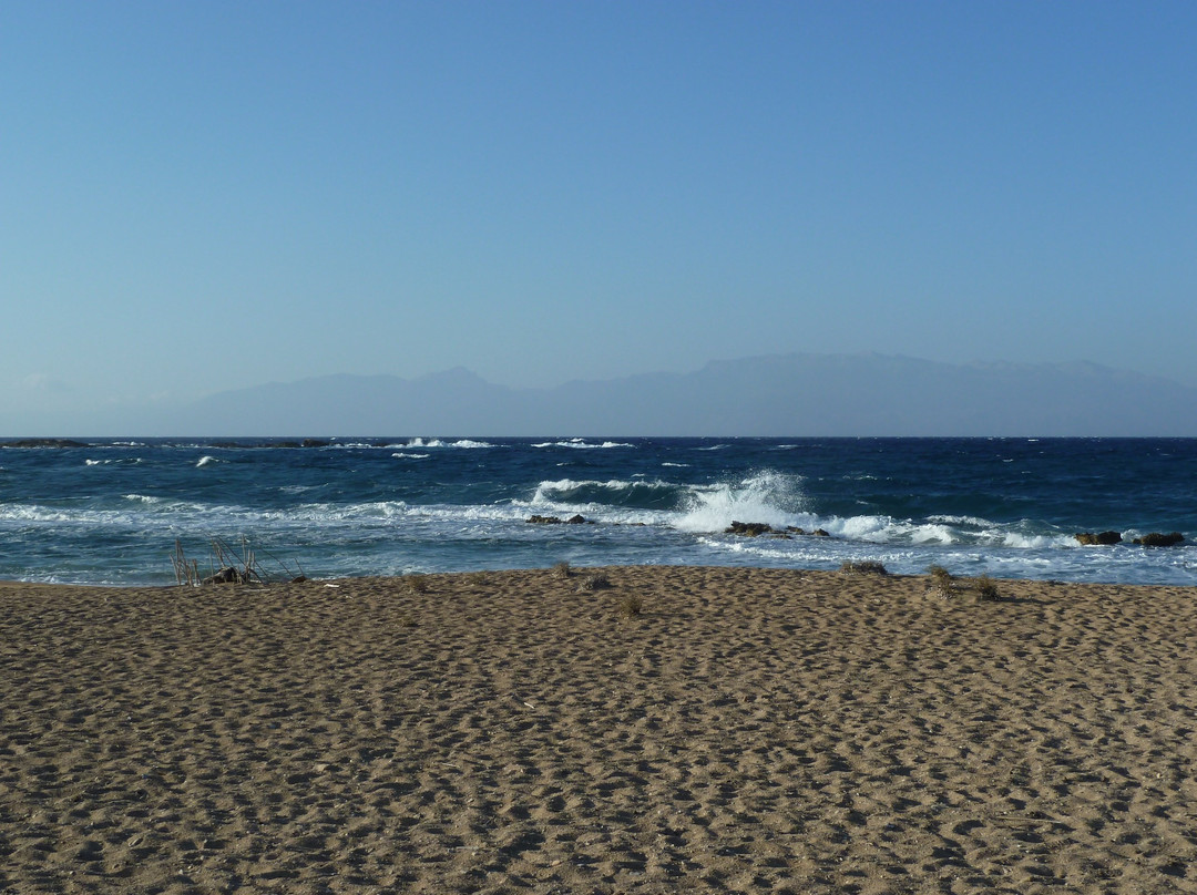 Lavrakas Beach景点图片