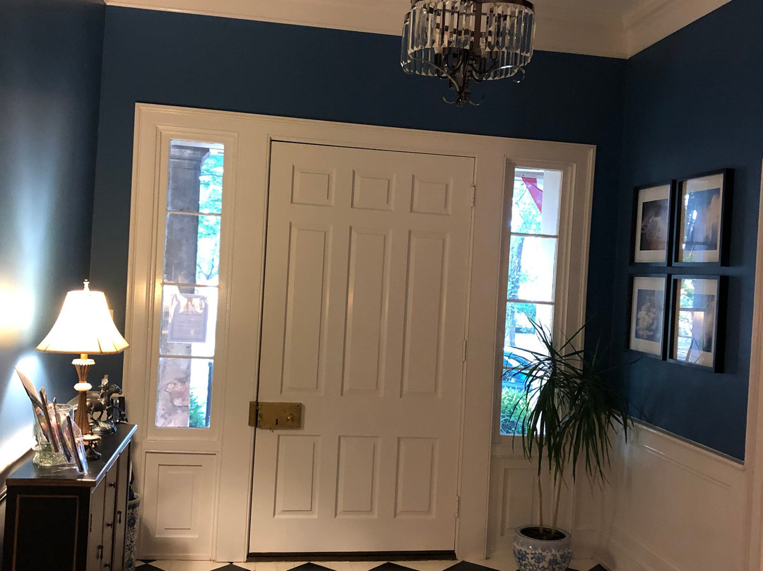 Charred Oaks Inn主图