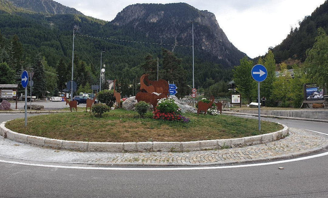 雪绒花酒店主图