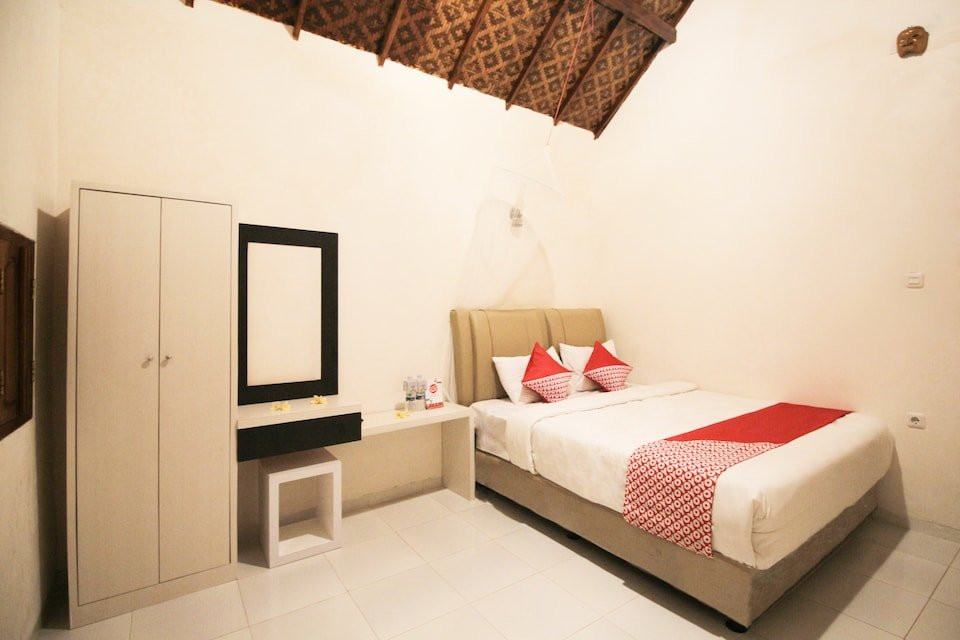 OYO 1115 Villa And Resto Kubu Selem Etnik Bali主图