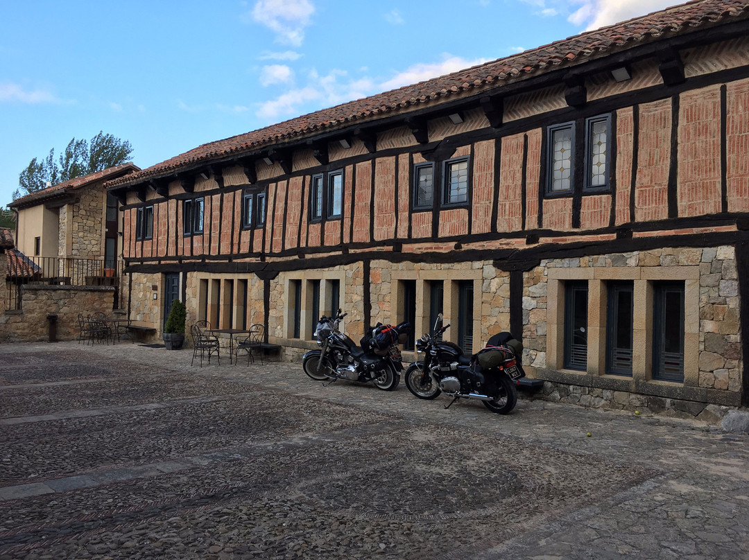 Posada Santa Maria La Real主图