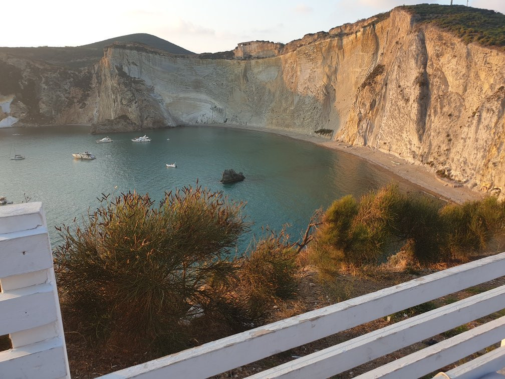 Chiaia Di Luna-Ponza Island必去景点