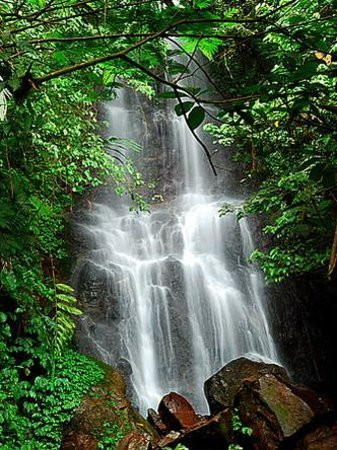 Cilember Waterfalls景点图片