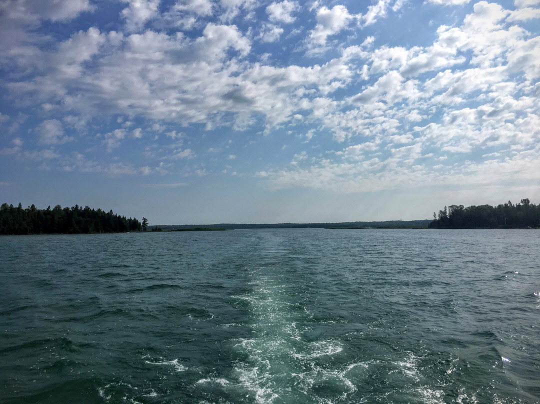 Bruce Peninsula Boat Tours景点图片
