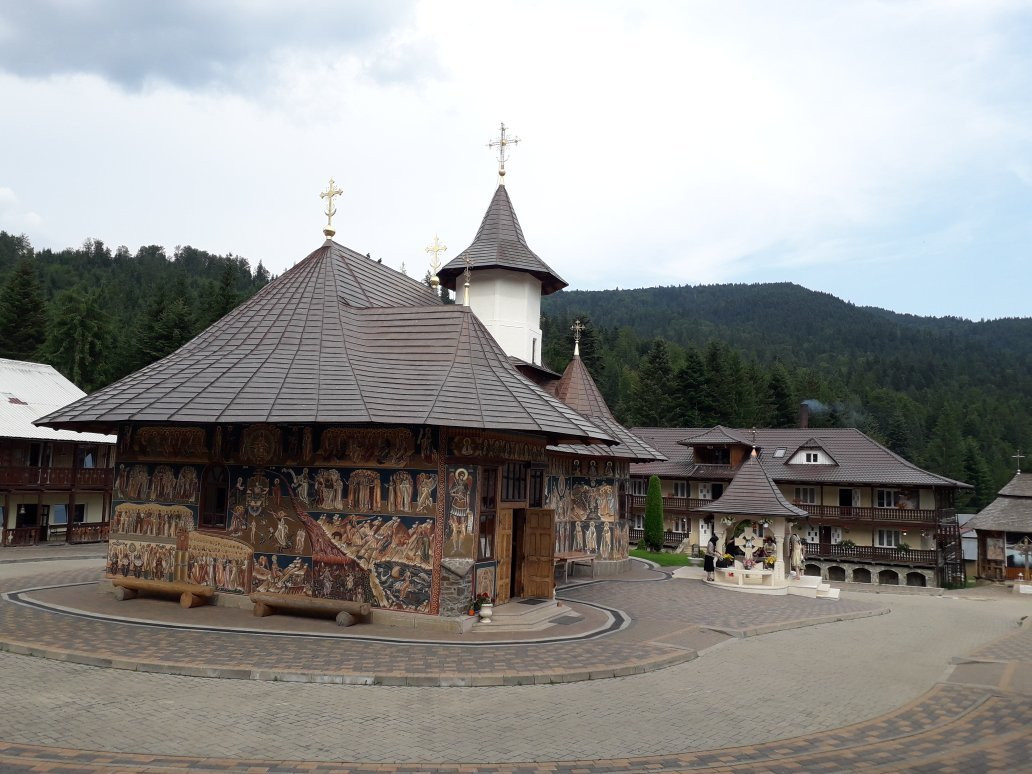 Manastirea Petru Voda-Poiana Teiului必去景点