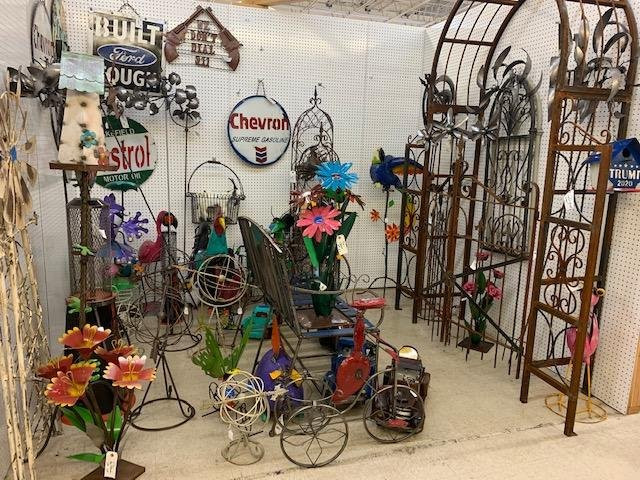 Hidden Treasures Mall and Antiques-Loves Park必去景点