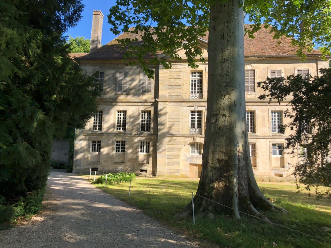 Abbaye de Saint Pierre de Bèze-Beze必去景点