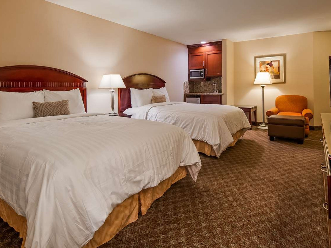 贝斯特韦斯特西柯维纳酒店主图