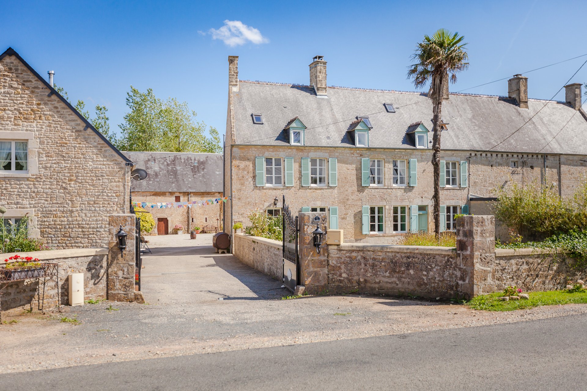 The Old Farm of Amfreville-官方