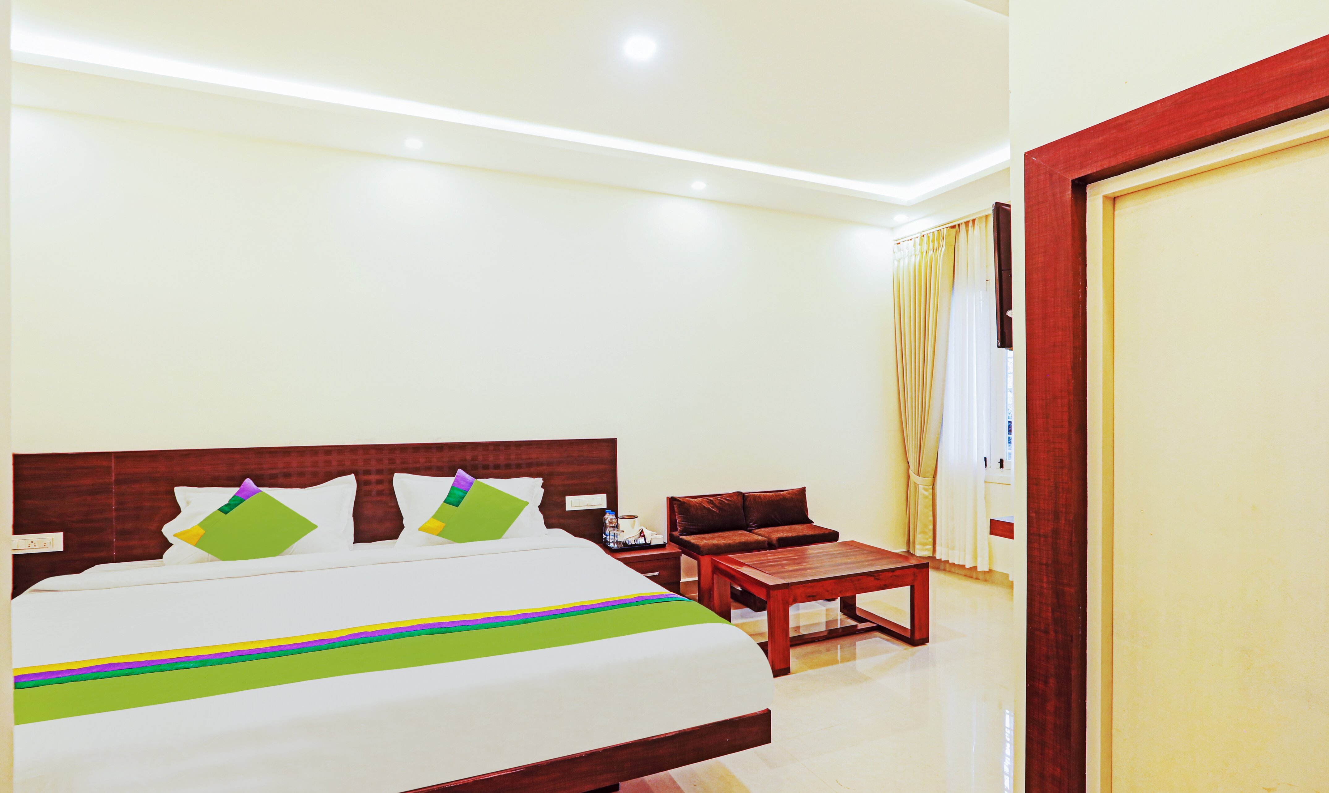 Treebo Sans Sarav Kushalnagar-客卧