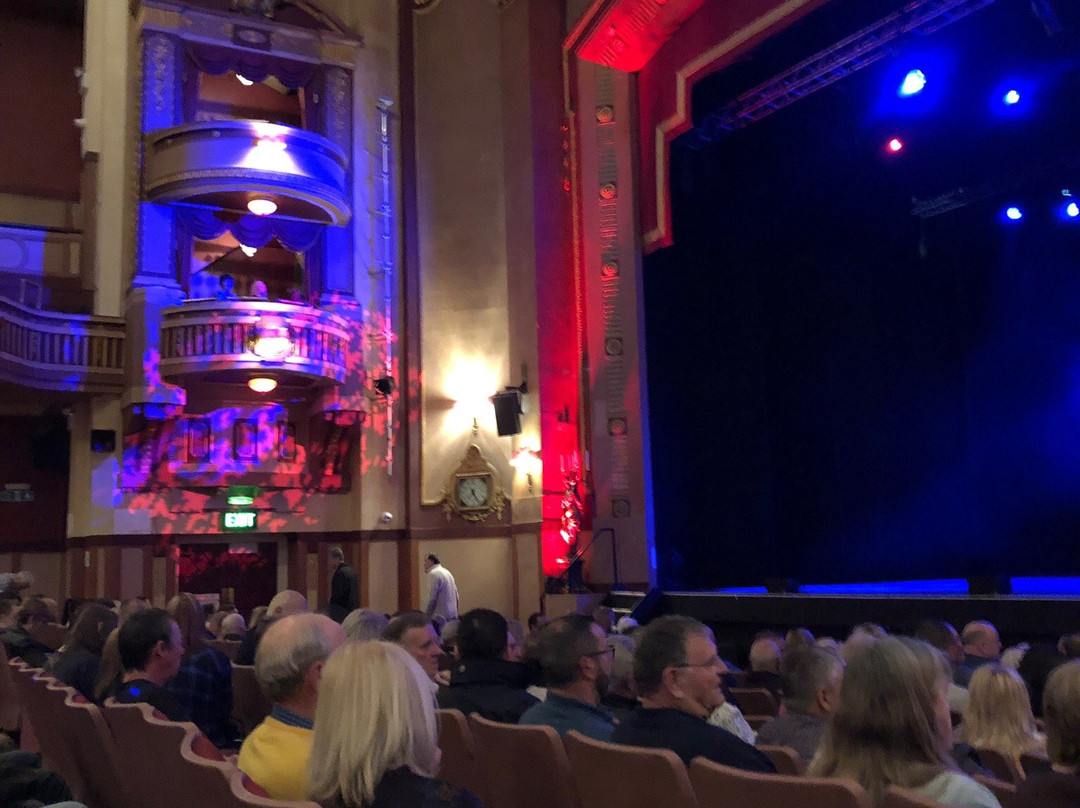 Alhambra Theatre-丹弗姆林必去景点
