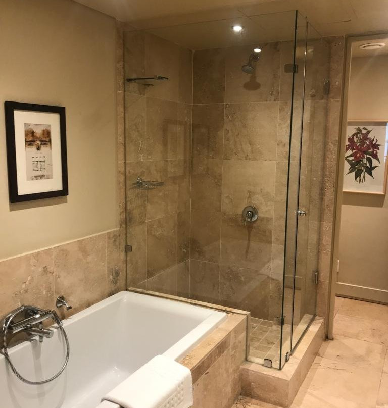 三城皇家棕榈港威酒店主图