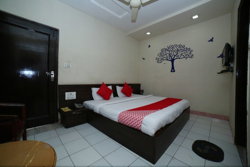 OYO 1067 Hotel Surbhi主图