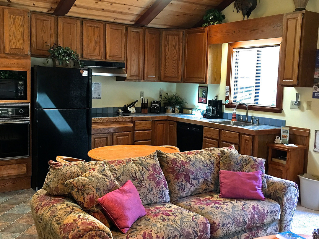 Kenwood Oaks Guest House主图