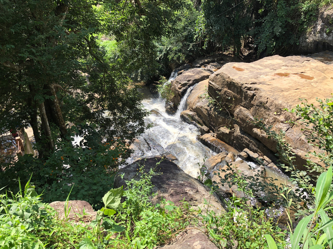 Kothapally Waterfalls景点图片