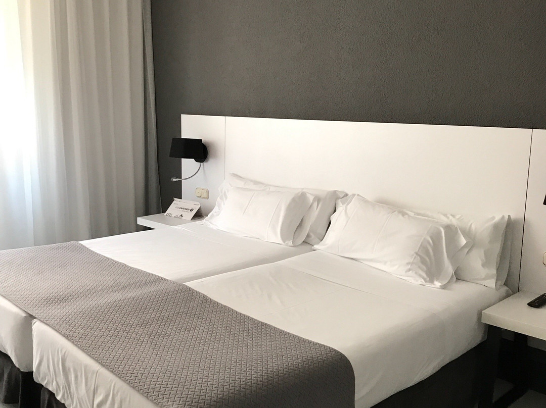 阿巴公园酒店主图