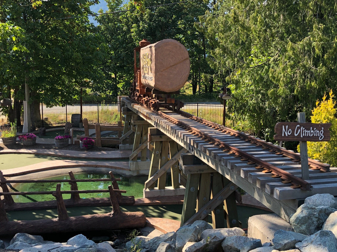 Whistle Punk Hollow Adventure Golf景点图片