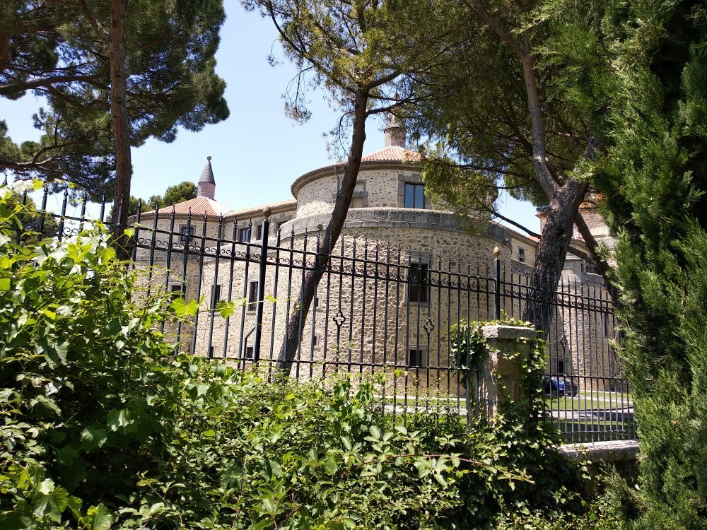 Castillo de Villaviciosa de Odon景点图片