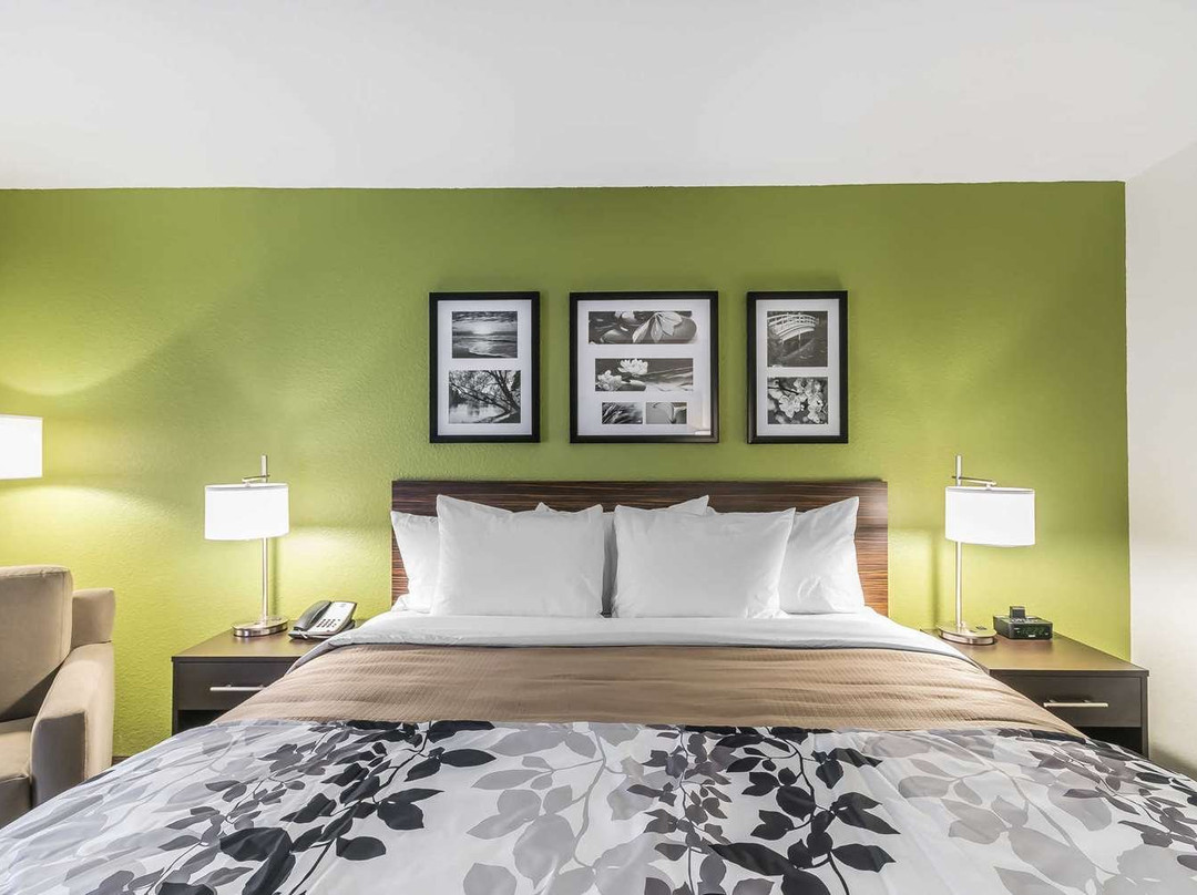 Sleep Inn & Suites主图