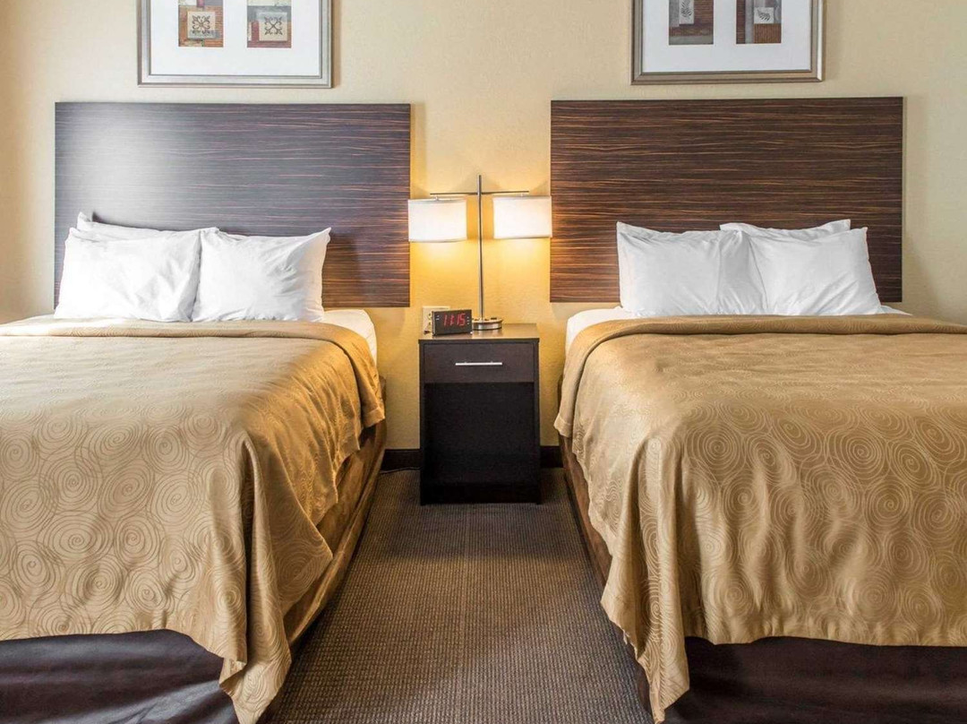 MainStay Suites Pittsburgh Airport主图