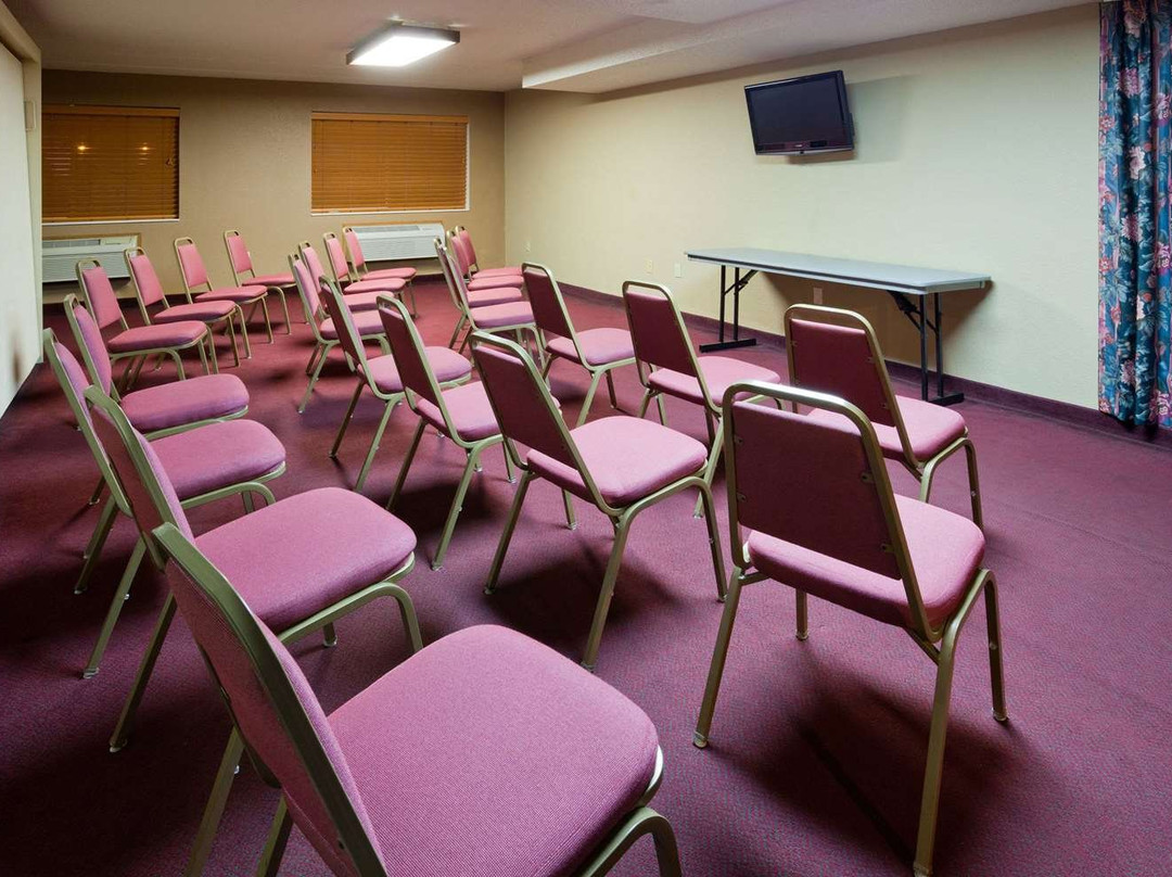 AmericInn by Wyndham Monroe主图