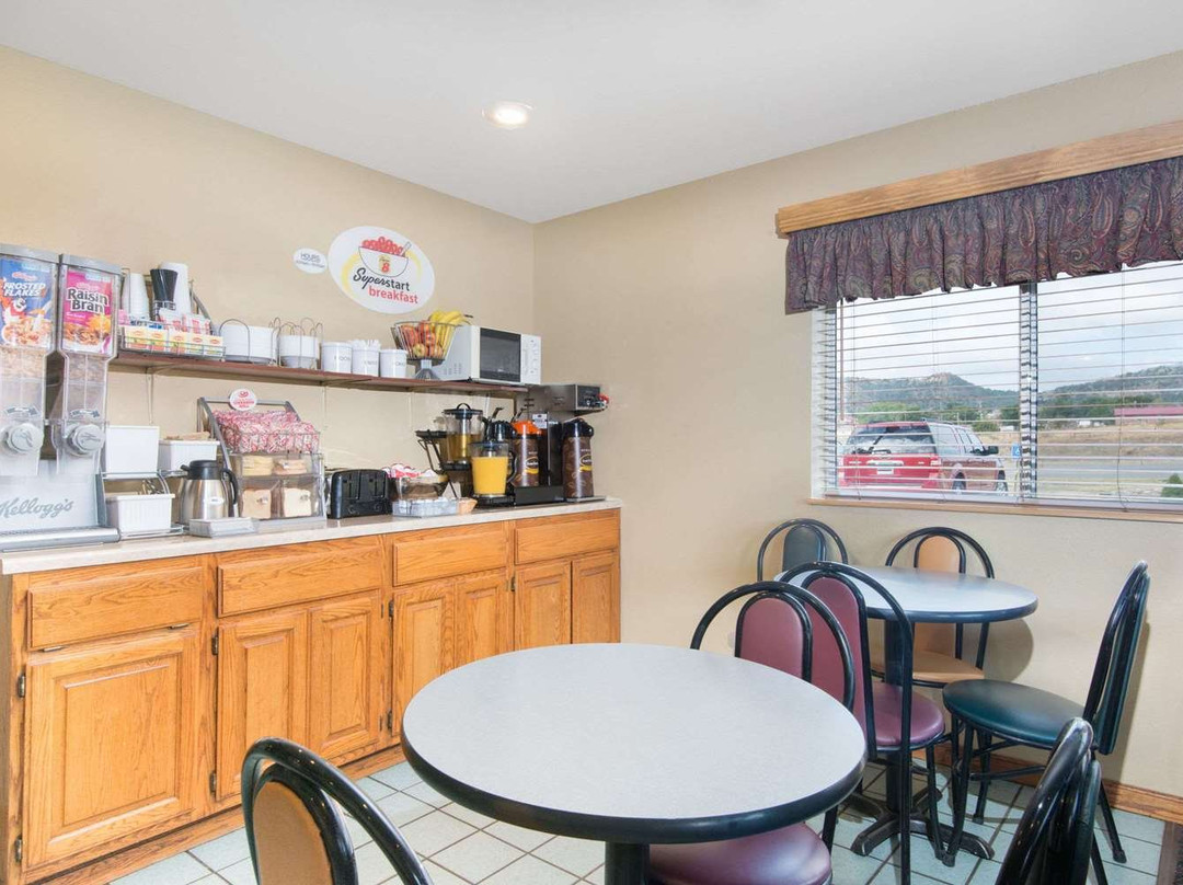 Super 8 by Wyndham Trinidad主图