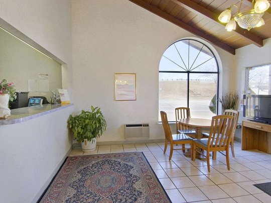 Super 8 by Wyndham Vernon主图