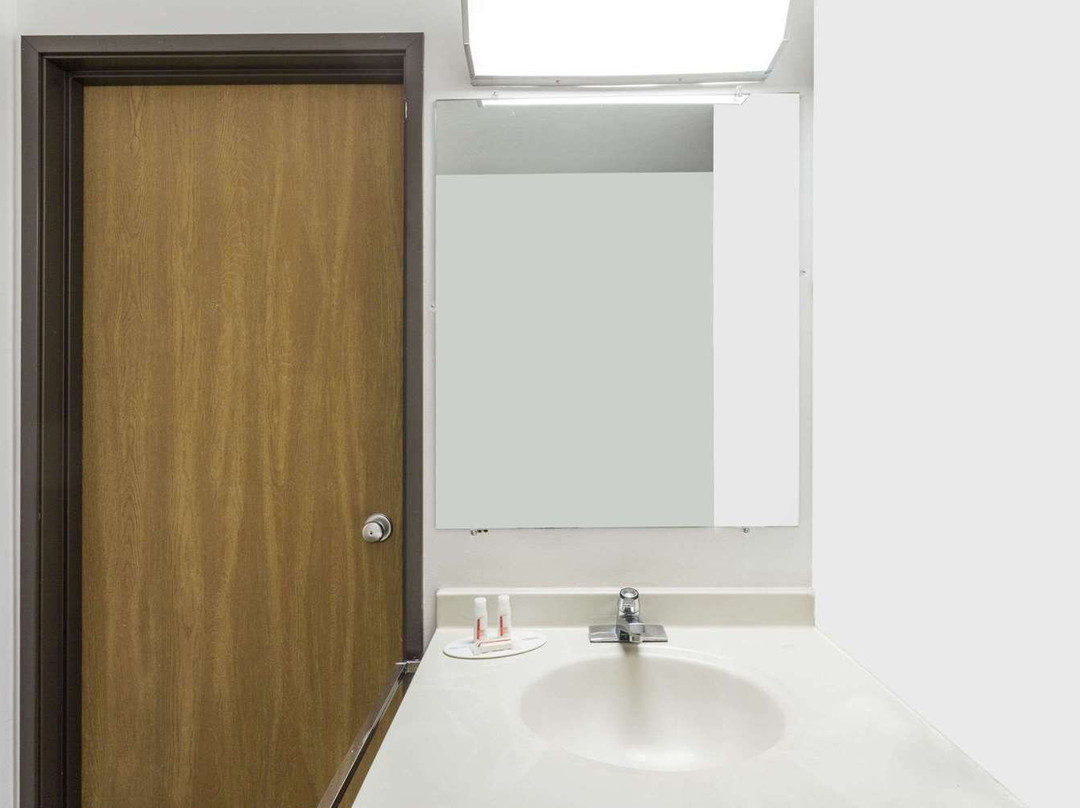 Super 8 by Wyndham Logan主图