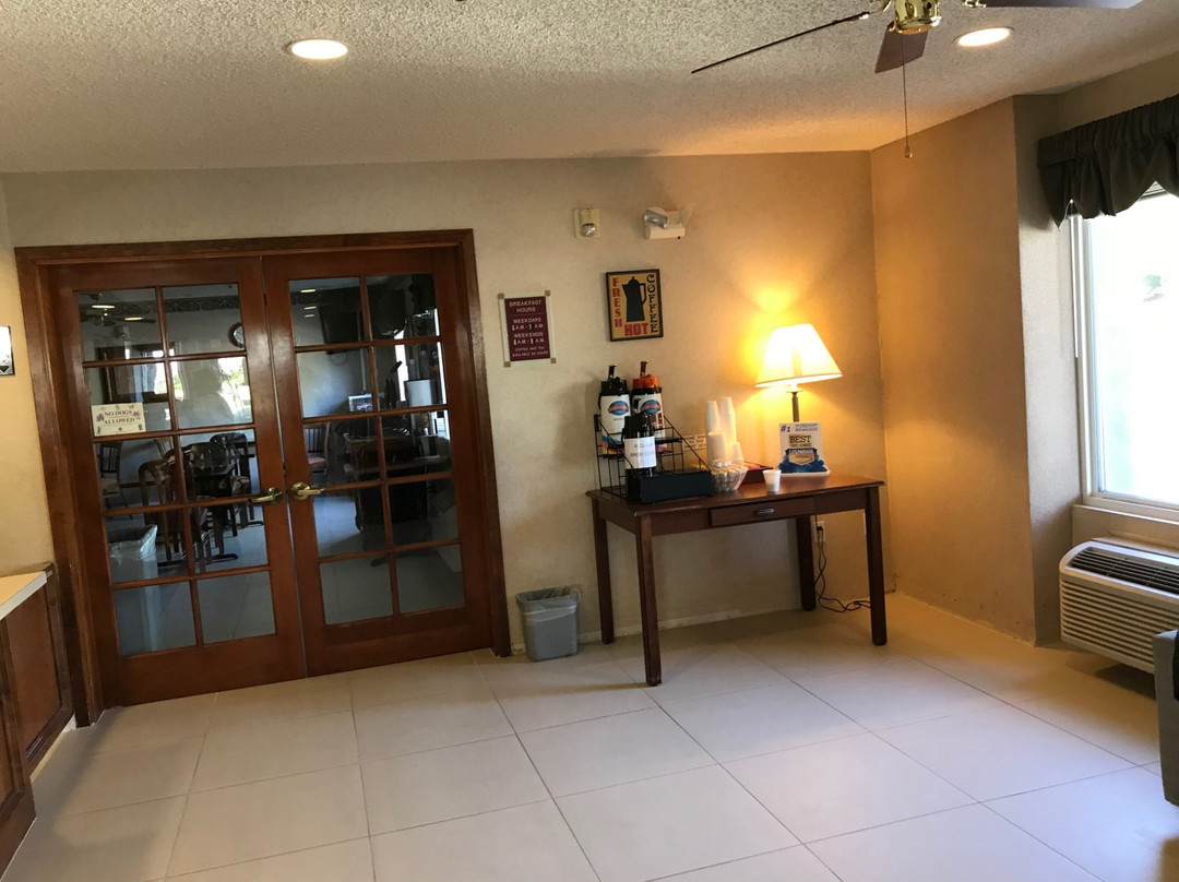 雷丁贝蒙特旅馆套房酒店主图