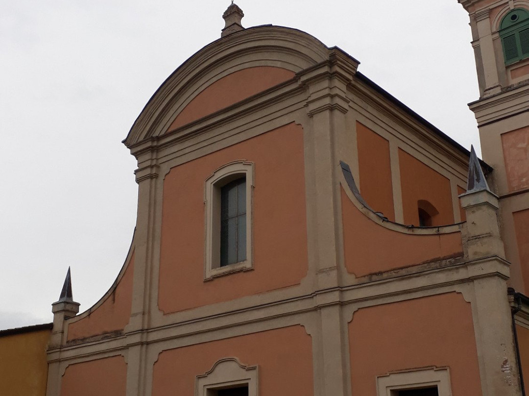 Chiesa di Sant'Apollinare-Castello di Serravalle必去景点