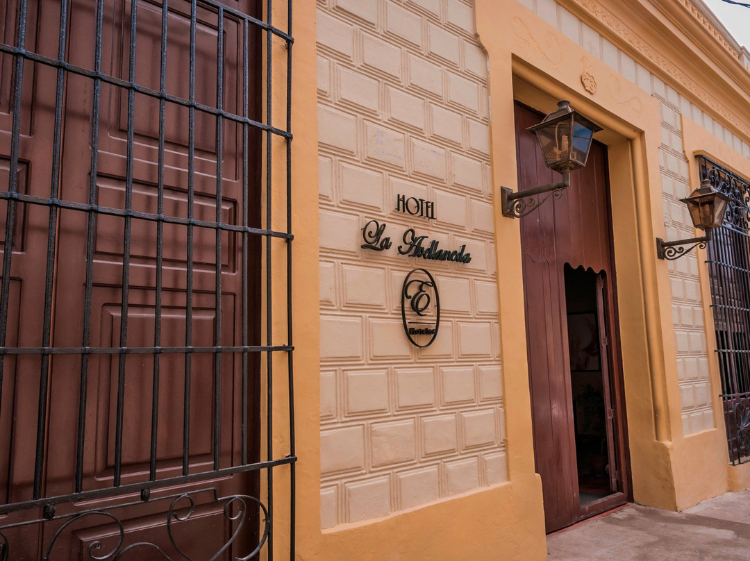 Hotel E La Avellaneda主图