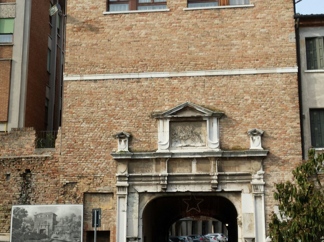 Porta Altinia景点图片