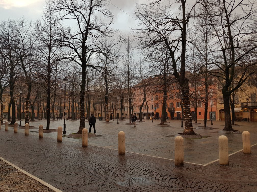 Piazza Fontanesi景点图片