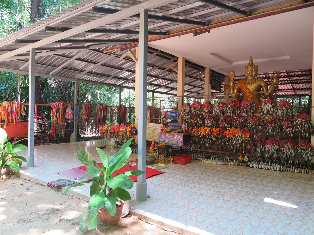Wat Ban Tam Yae景点图片