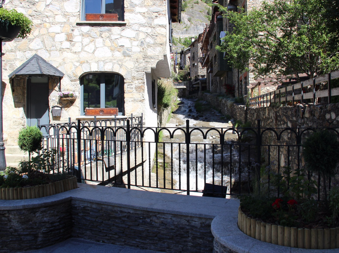 Cascade de Moles-Canillo必去景点