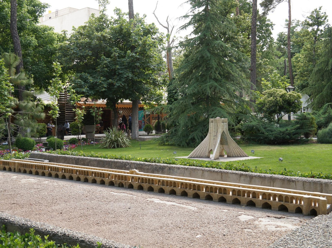 Iranian Art Museum Garden景点图片