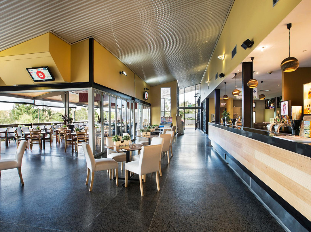 Mount Nathan餐馆和美食-Pacific Pines Tavern