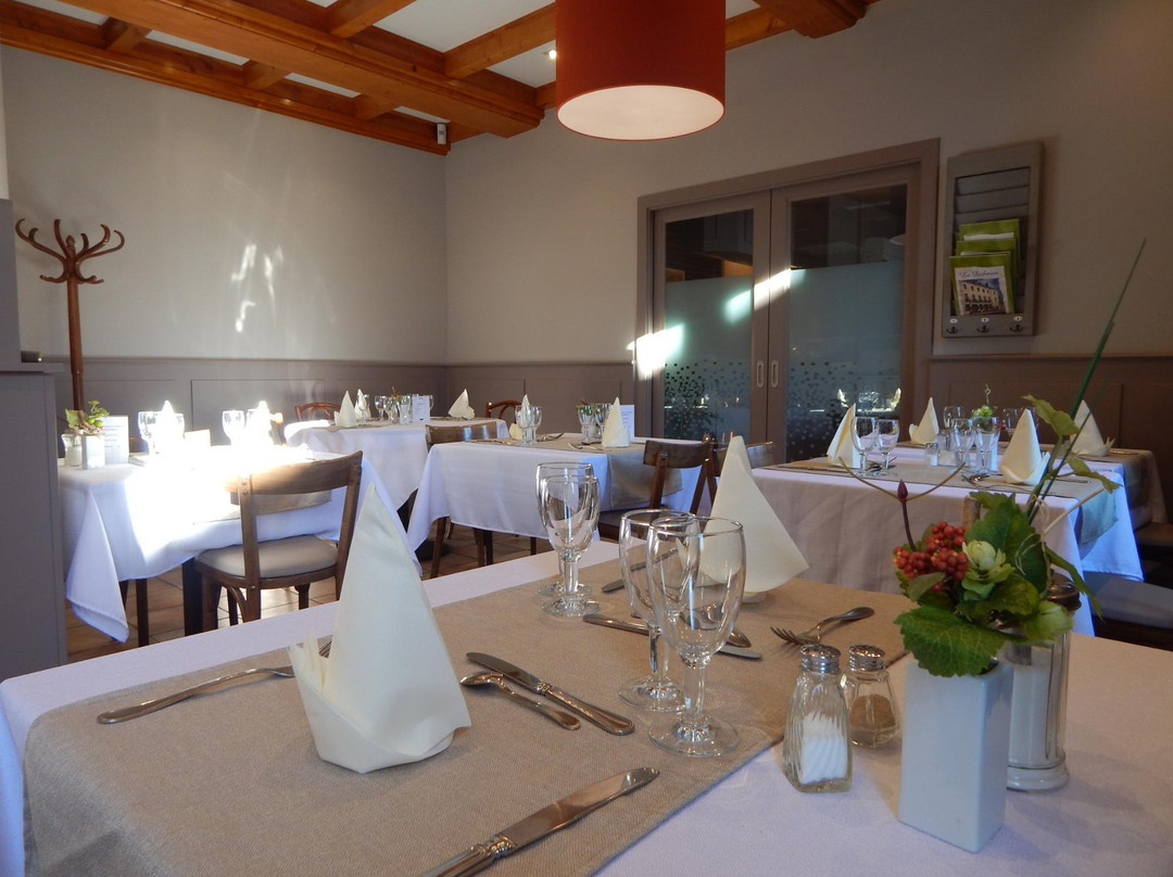 Hôtel Restaurant Le Dolmen主图