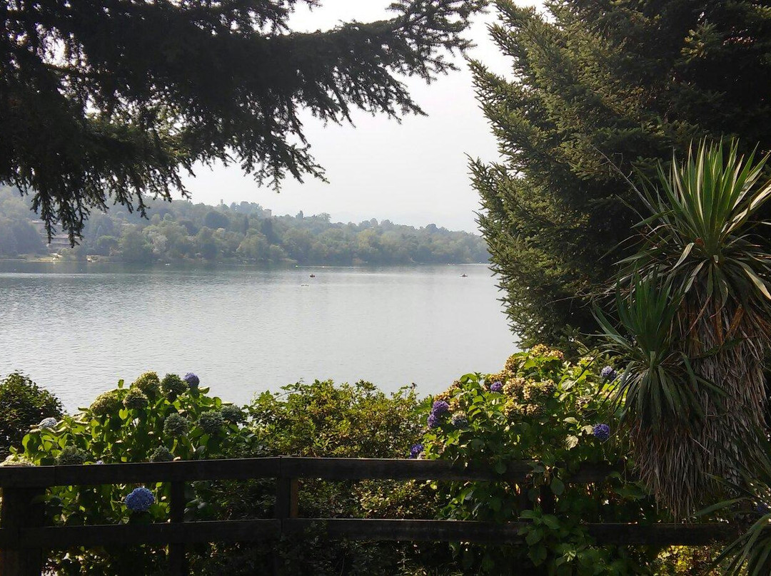 Lago di Monate景点图片