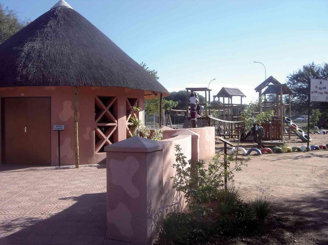 Somarelang Tikologo (Environment Watch Botswana)-嘉伯隆里必去景点