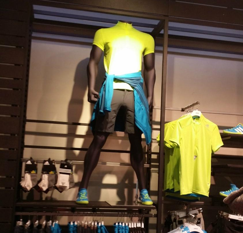 阿迪达斯三里屯店-北京市必去景点