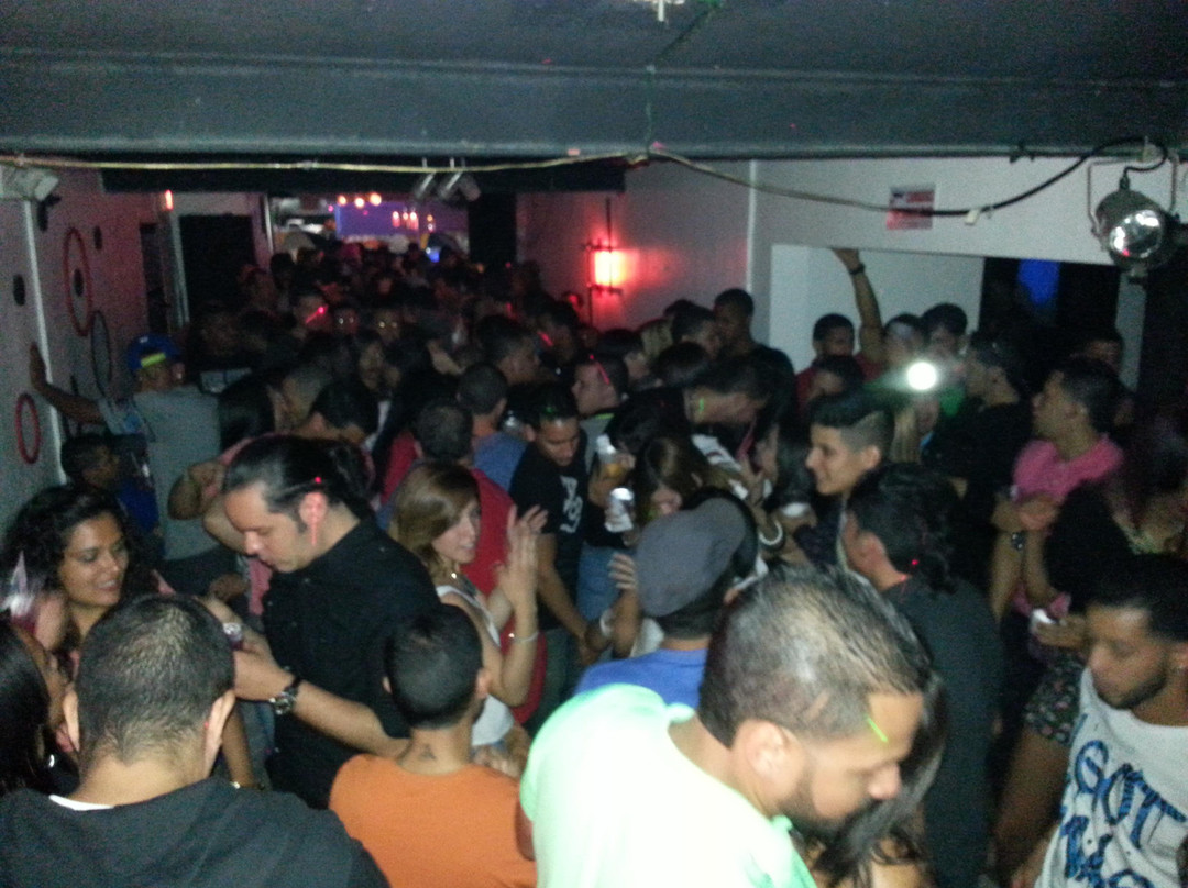 Ashé Bar-庞塞必去景点