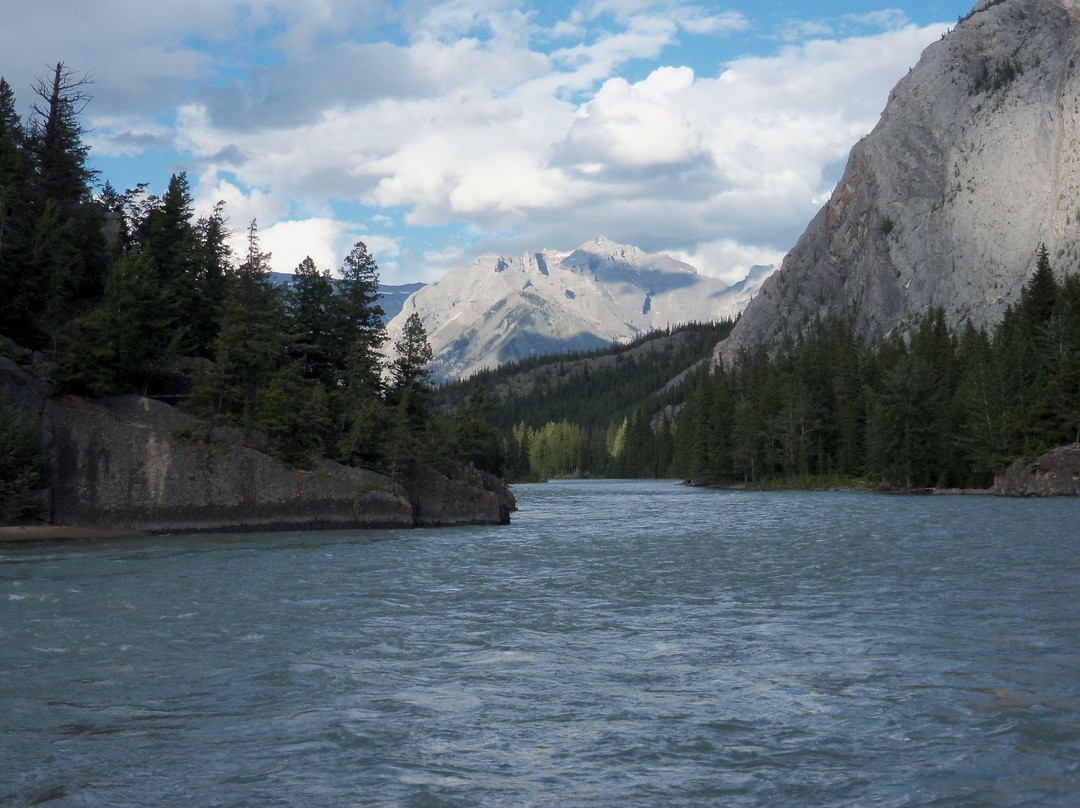 弓河瀑布-班夫必去景点