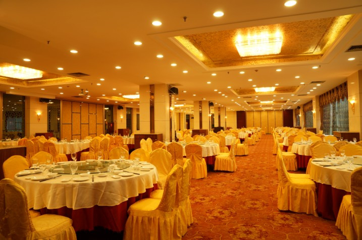 雄飞假日酒店主图